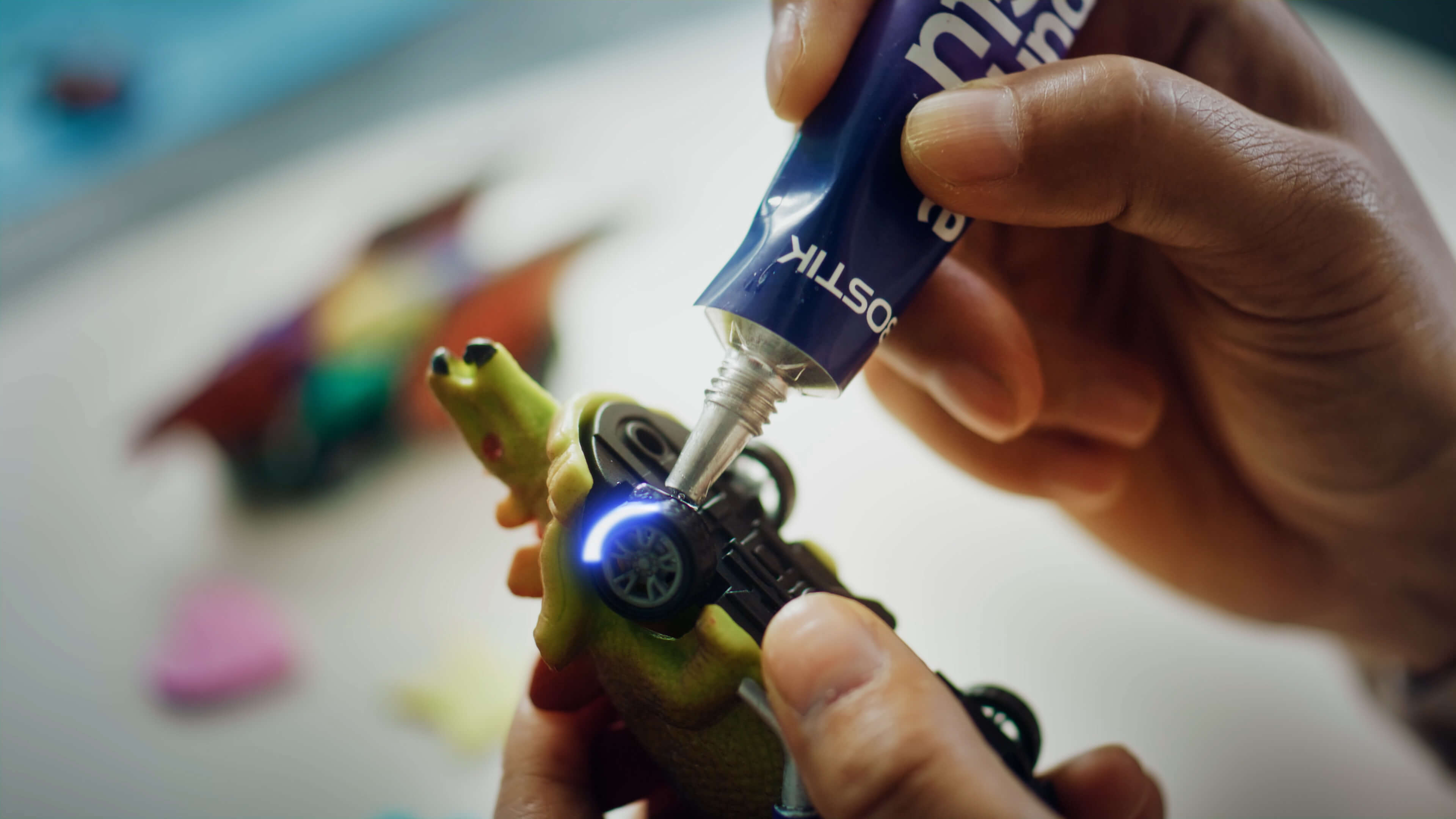 Manufacturing Marketing Beyond the Datasheet: Why Attention and Emotion Drive Performance